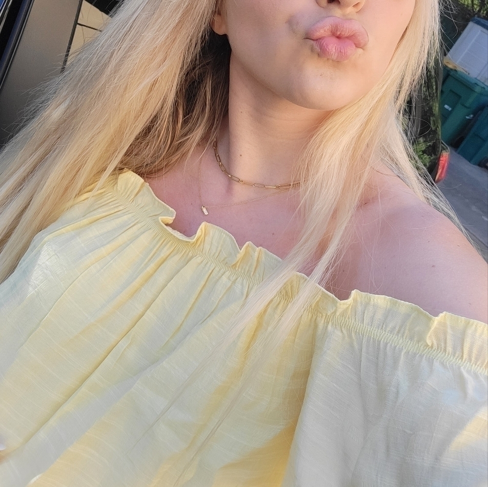 BCBGeneration Off The Shoulder Dress in Pale Banana - Picture 8 of 10